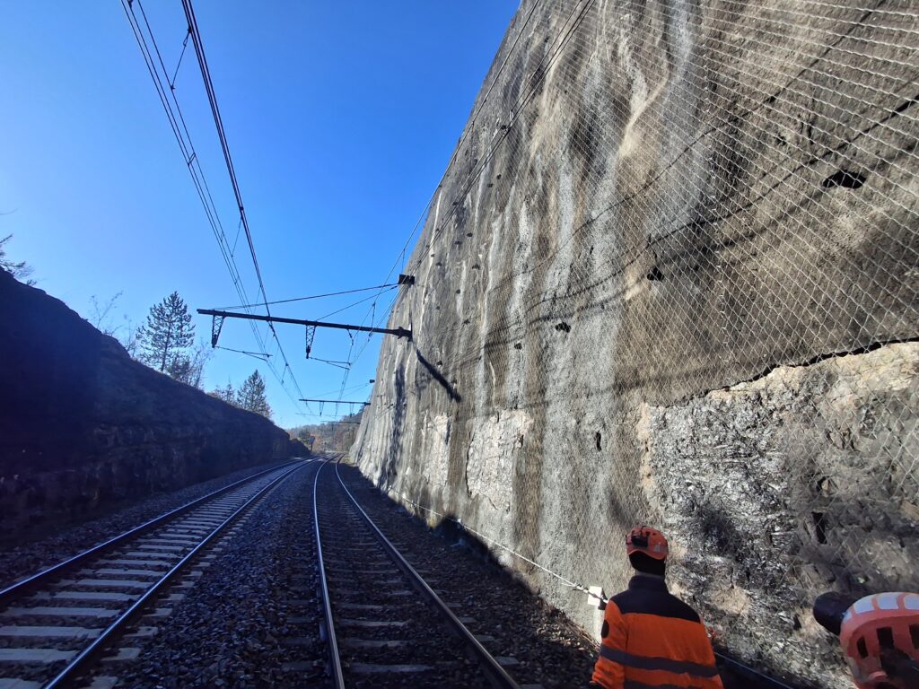 Sécurisation d’une tranchée rocheuse ferroviaire à Cahors (46)