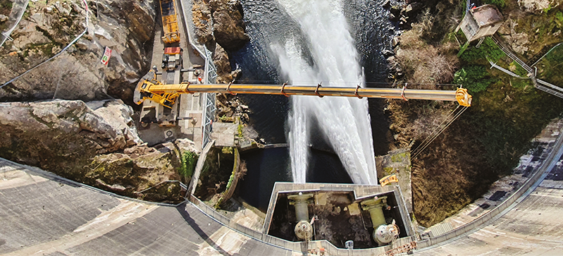 Chantier sur le barrage hydroélectrique de Mareges.
